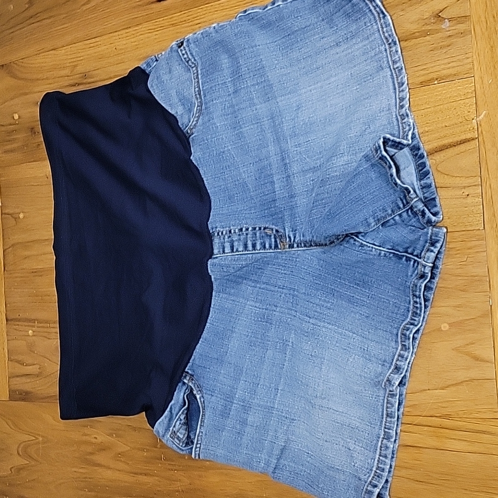 Liz Lange maternity for Target XL full panel maternity shorts